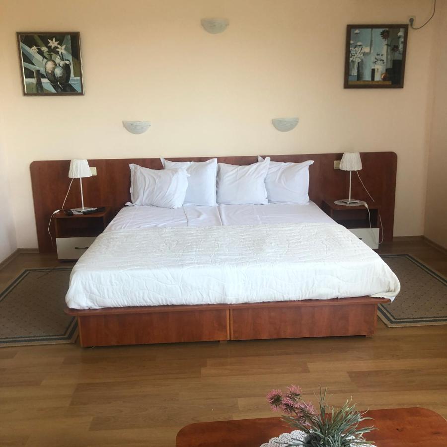 Guest House Golden Flake 4Km From Bolata Beach Balgarevo Bagian luar foto