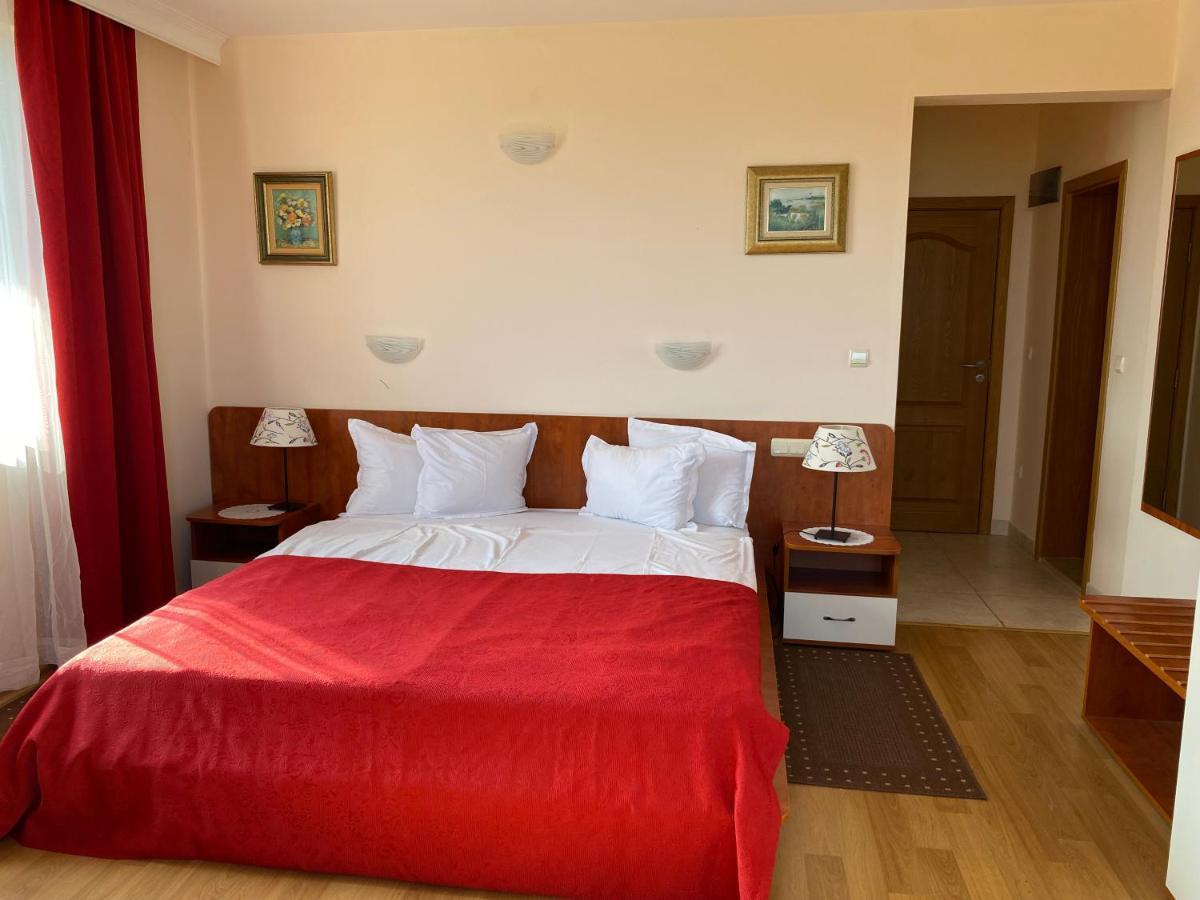 Guest House Golden Flake 4Km From Bolata Beach Balgarevo Bagian luar foto