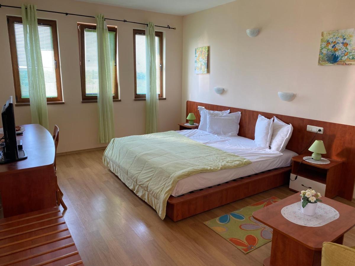Guest House Golden Flake 4Km From Bolata Beach Balgarevo Bagian luar foto