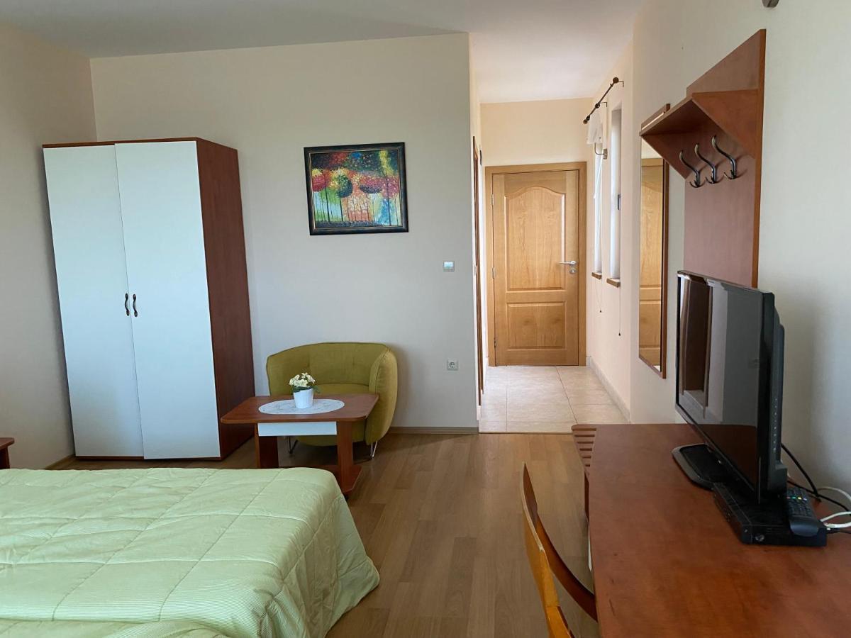 Guest House Golden Flake 4Km From Bolata Beach Balgarevo Bagian luar foto