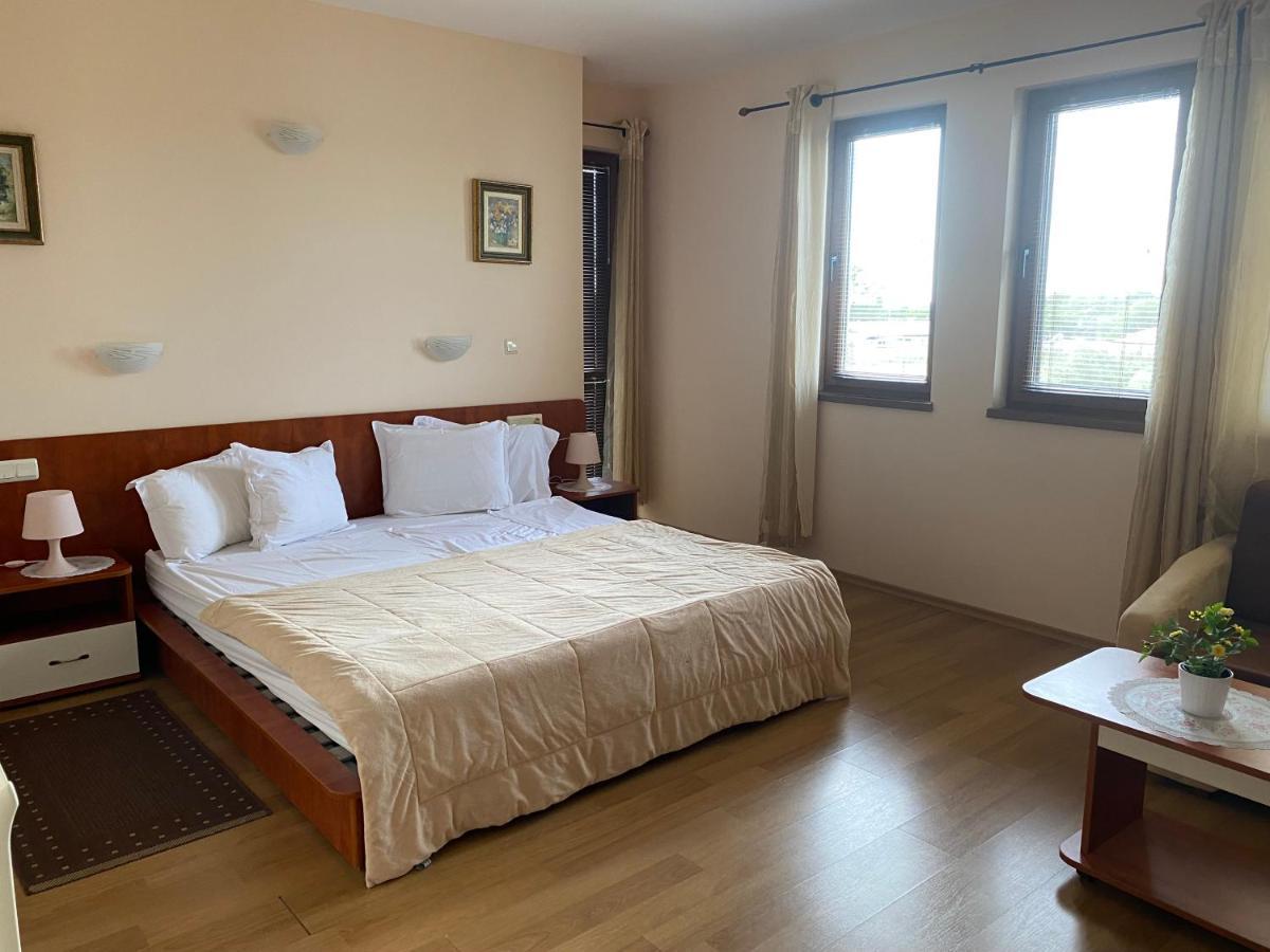 Guest House Golden Flake 4Km From Bolata Beach Balgarevo Bagian luar foto
