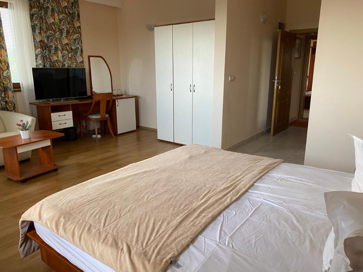 Guest House Golden Flake 4Km From Bolata Beach Balgarevo Bagian luar foto