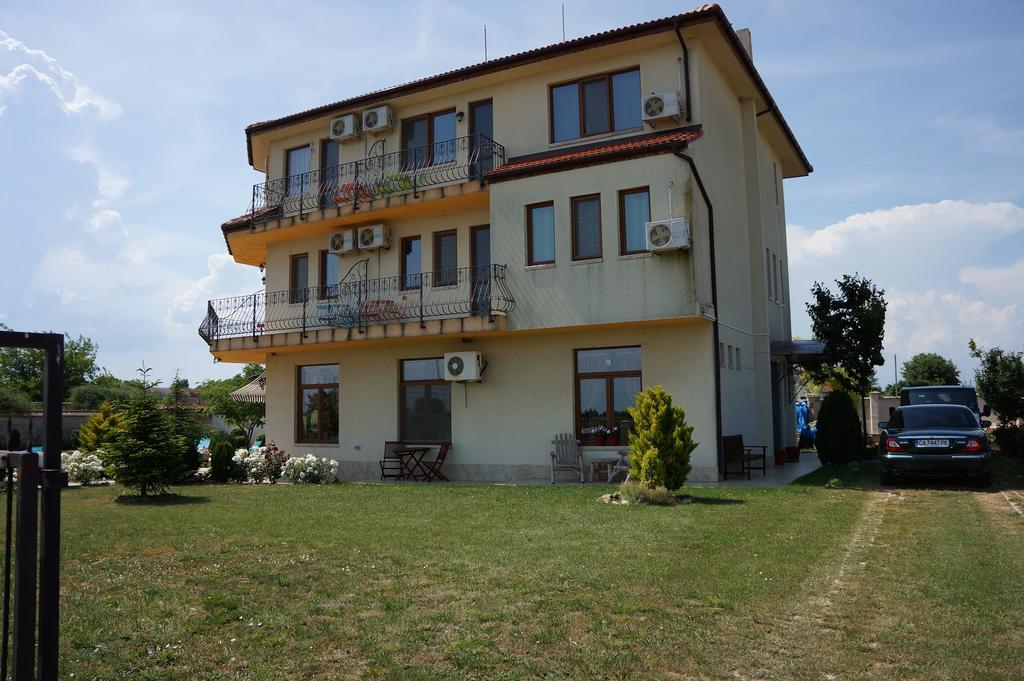Guest House Golden Flake 4Km From Bolata Beach Balgarevo Bagian luar foto