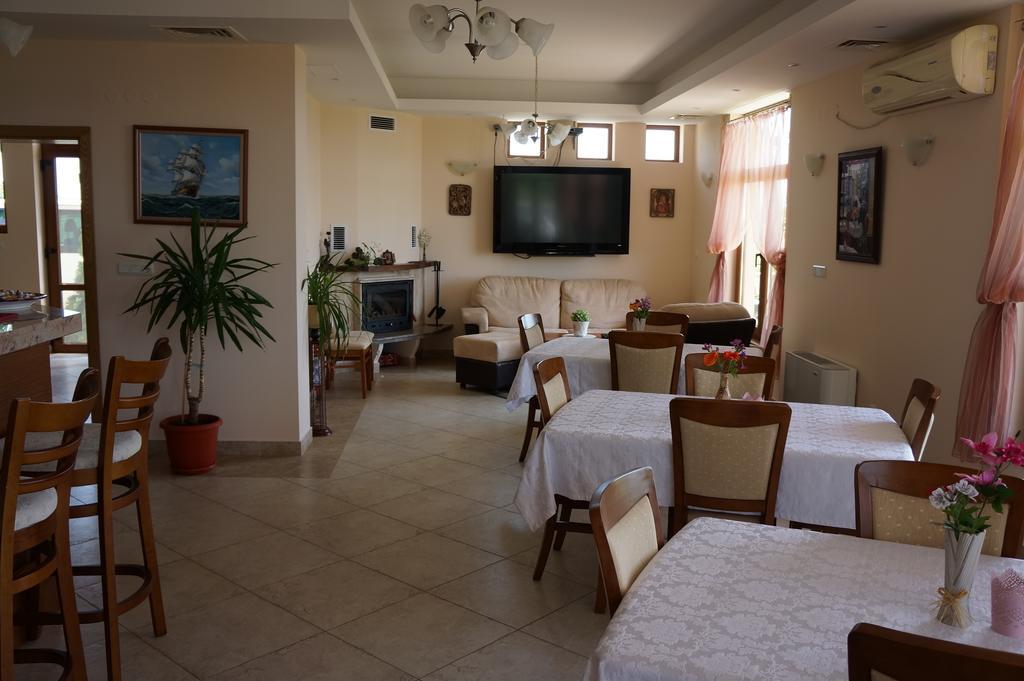 Guest House Golden Flake 4Km From Bolata Beach Balgarevo Bagian luar foto